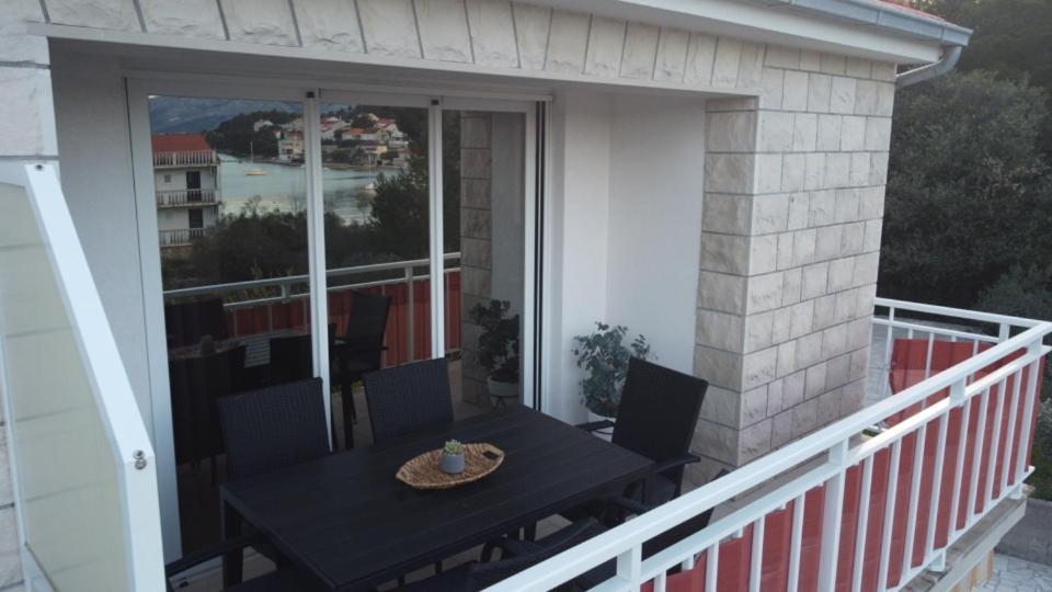 Luxury Apartments Oasis Лумбарда Екстериор снимка
