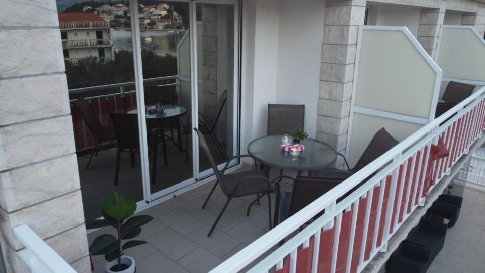 Luxury Apartments Oasis Лумбарда Екстериор снимка